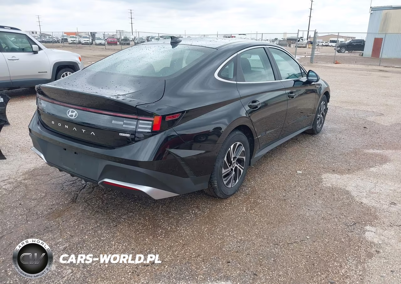 2026 Hyundai Sonata Hybrid Blue VIN:KMHL24JJ7TA152602 - 4