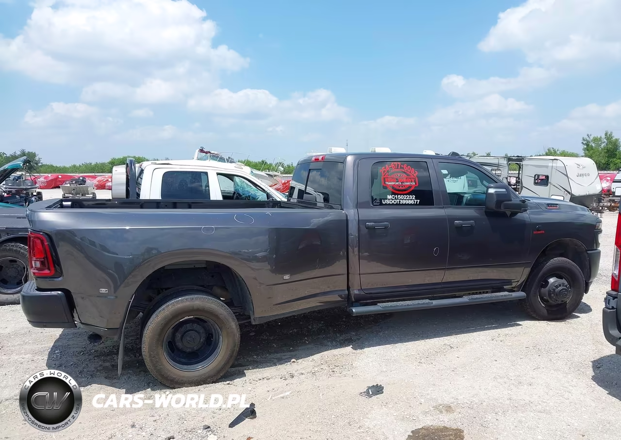 2025 Ram 3500 Tradesman 4X4 8' Box VIN:3C63RRGL4SG509604 - 14
