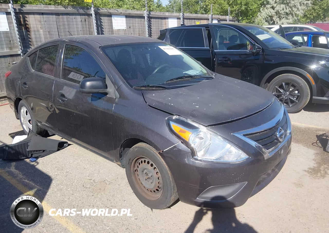 2015 Nissan Versa 1.6 S+