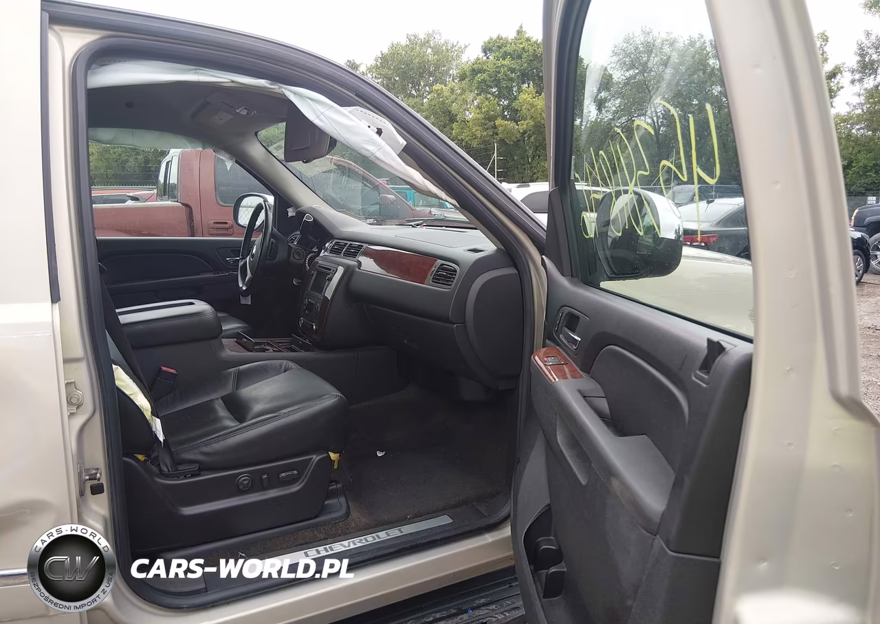 2010 Chevrolet Tahoe Ltz VIN:1GNUKCE07AR104821 - 5