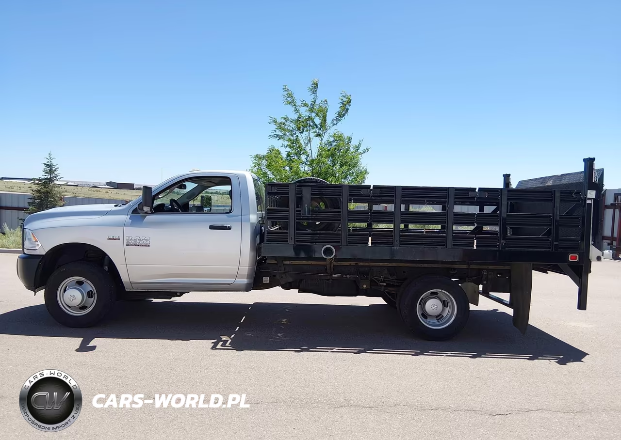 2018 Ram 3500 Chassis Tradesman-Slt VIN:3C7WRSBJ3JG294916 - 18