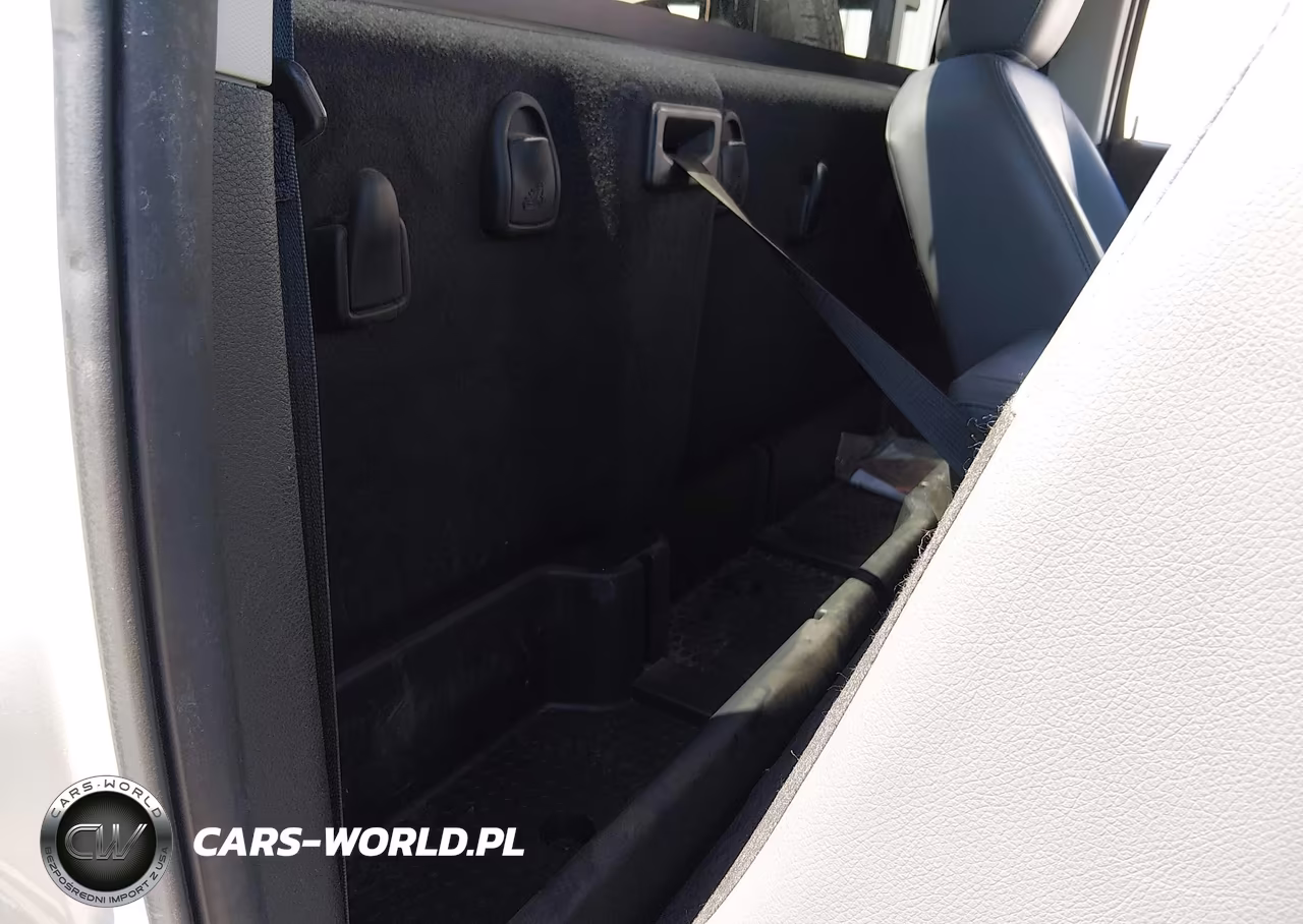 2018 Ram 3500 Chassis Tradesman-Slt VIN:3C7WRSBJ3JG294916 - 8