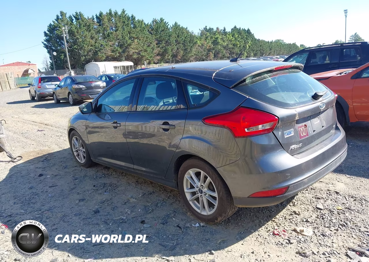 2018 Ford Focus Se VIN:1FADP3K27JL214552 - 3