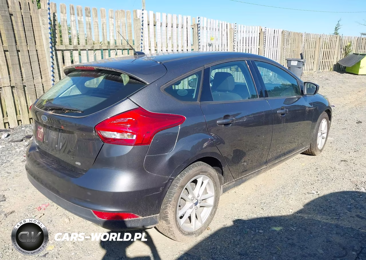 2018 Ford Focus Se VIN:1FADP3K27JL214552 - 4