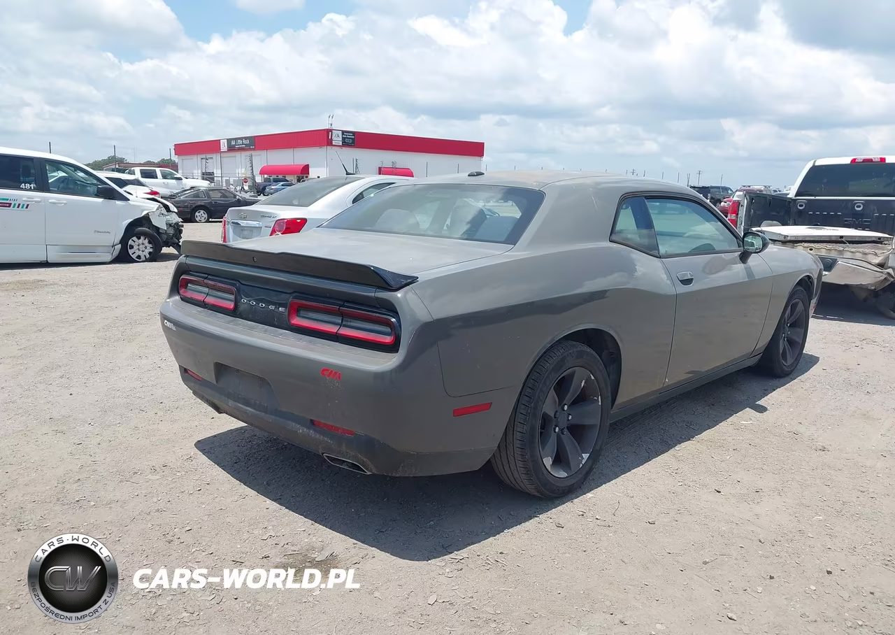 2018 Dodge Challenger Sxt VIN:2C3CDZAG0JH242502 - 4