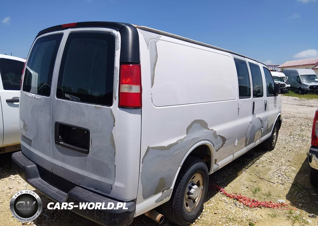 2008 Chevrolet Express Cargo Van Work Van VIN:1GCHG39K281170211 - 4