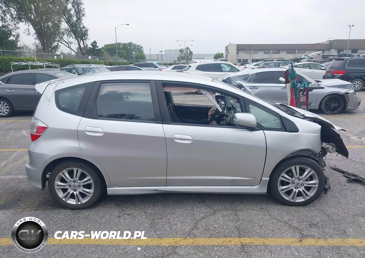 2011 Honda Fit Sport VIN:JHMGE8H53BC014148 - 15