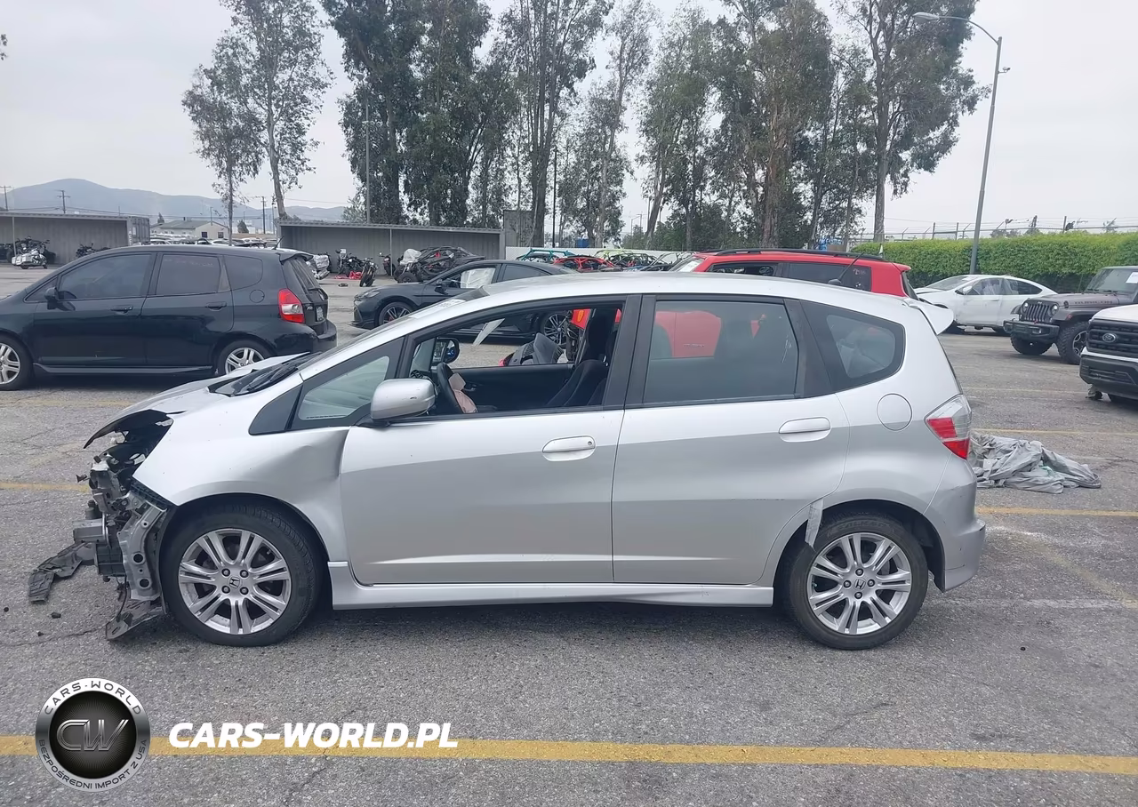 2011 Honda Fit Sport VIN:JHMGE8H53BC014148 - 16