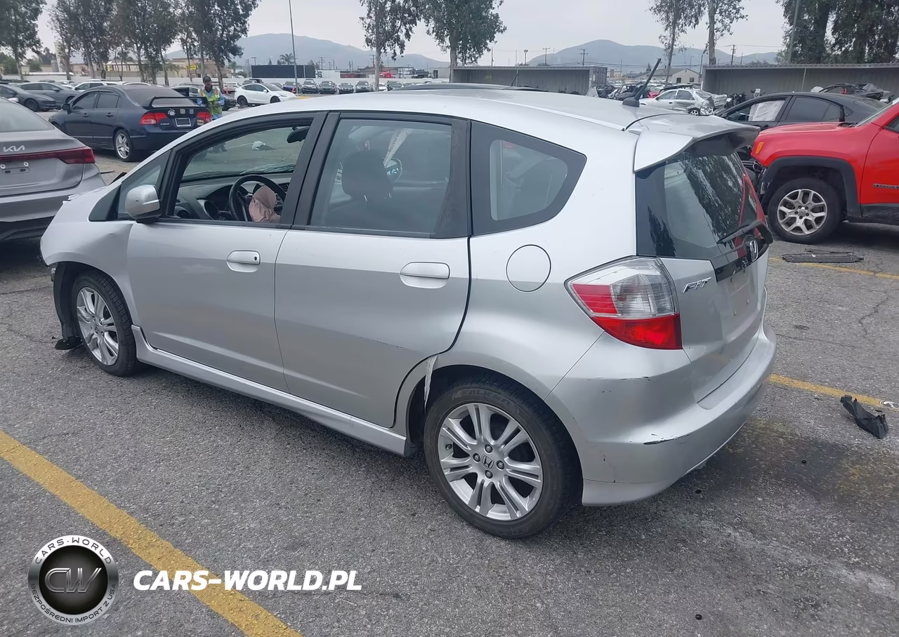 2011 Honda Fit Sport VIN:JHMGE8H53BC014148 - 3