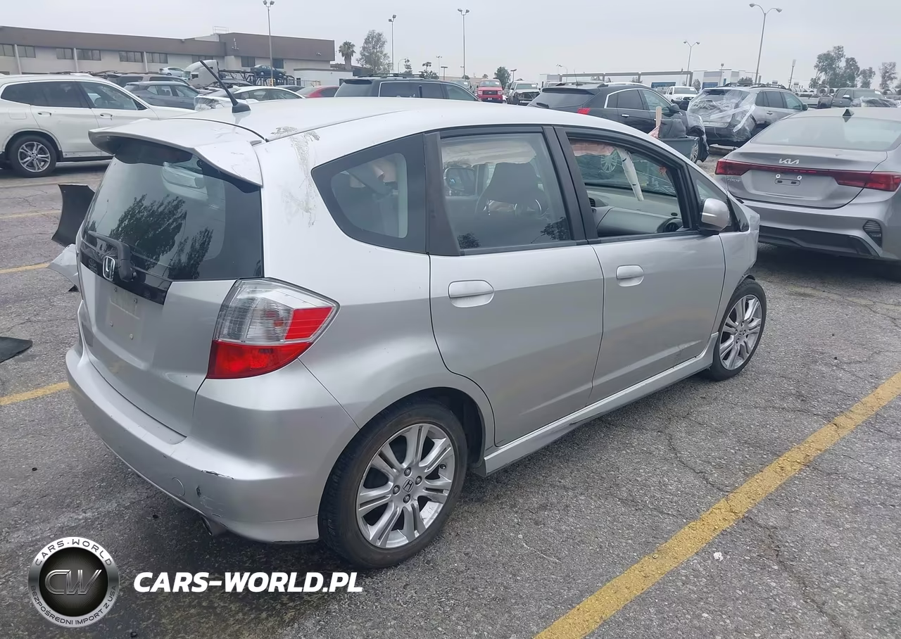 2011 Honda Fit Sport VIN:JHMGE8H53BC014148 - 4