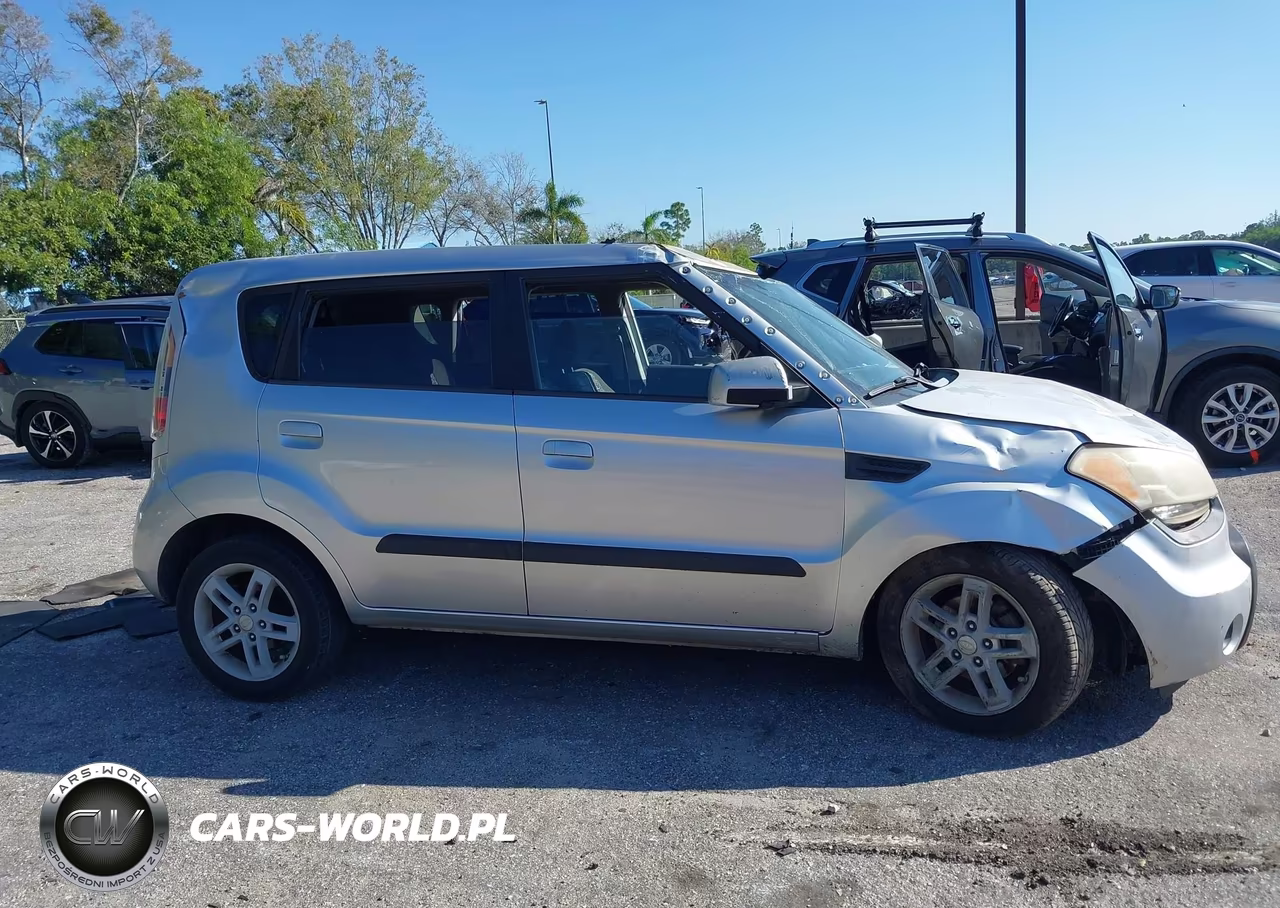2010 Kia Soul + VIN:KNDJT2A29A7068233 - 13