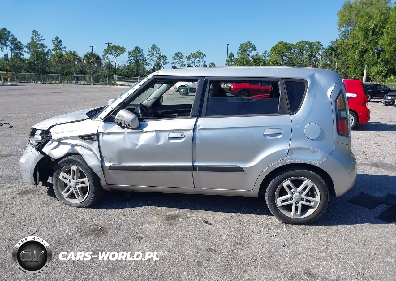 2010 Kia Soul + VIN:KNDJT2A29A7068233 - 14
