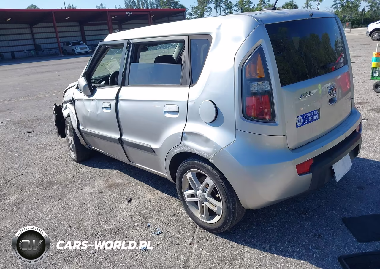 2010 Kia Soul + VIN:KNDJT2A29A7068233 - 3