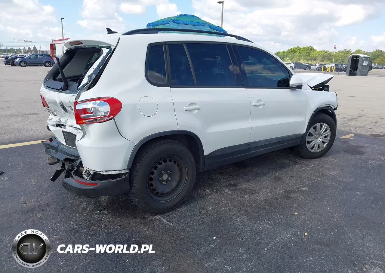 2017 Volkswagen Tiguan VIN:WVGAV7AX5HK043769 - 4