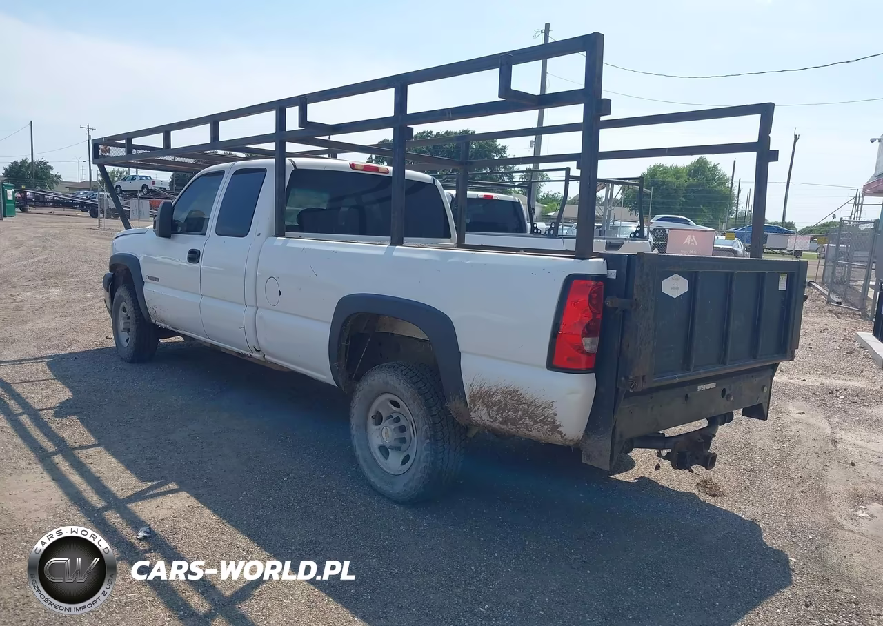 2005 Chevrolet Silverado 2500Hd Work Truck VIN:1GCHC29U25E236512 - 3