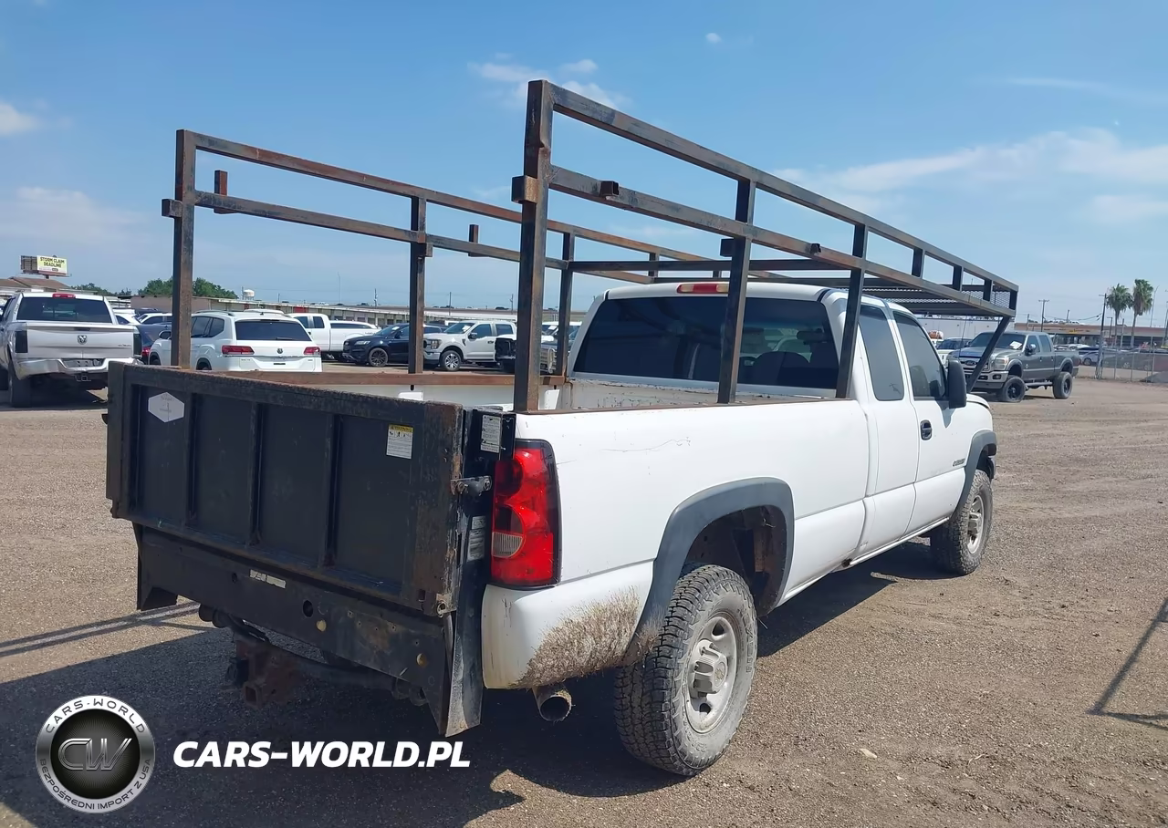 2005 Chevrolet Silverado 2500Hd Work Truck VIN:1GCHC29U25E236512 - 4
