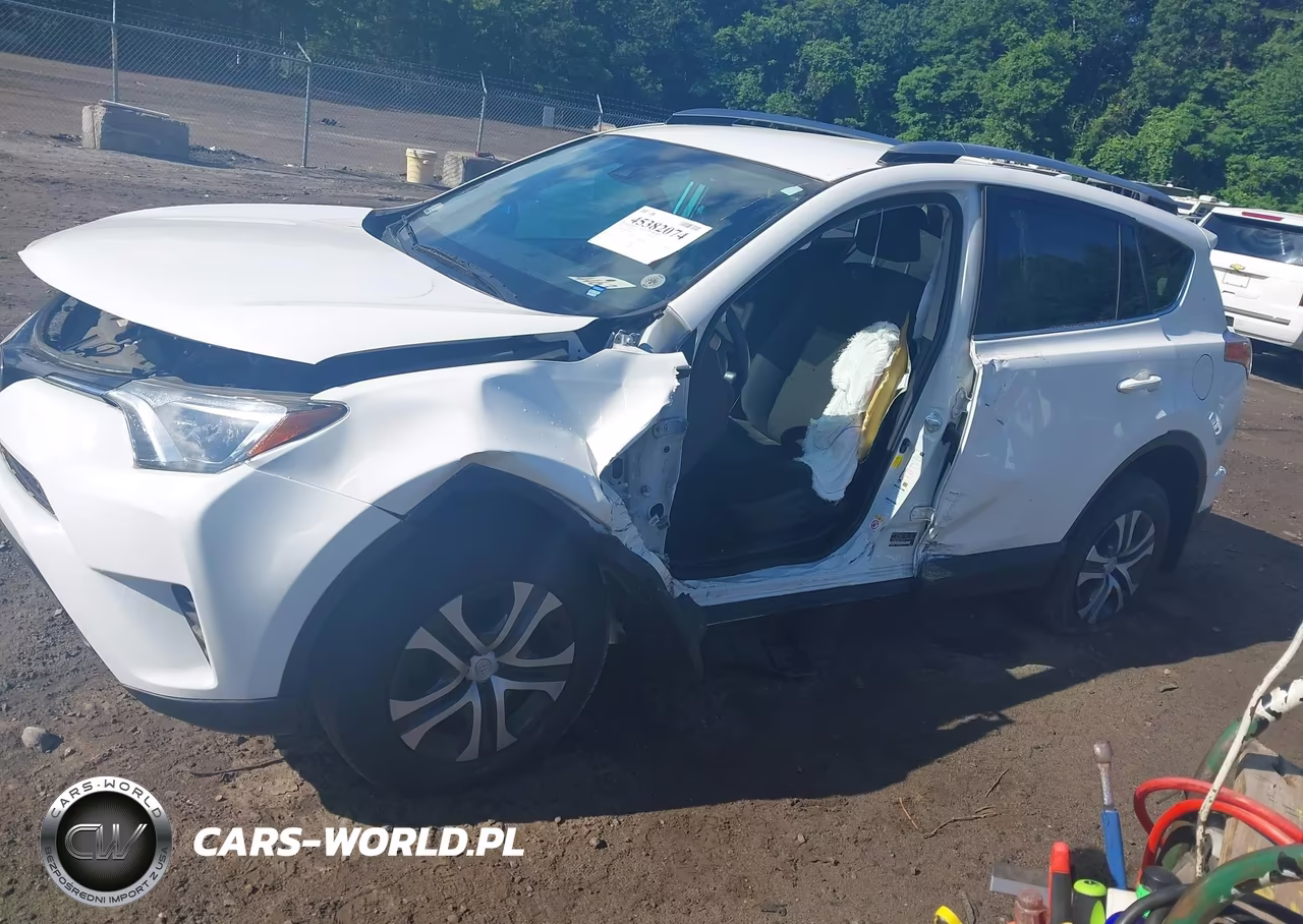 2018 Toyota Rav4 Le VIN:JTMBFREV5JJ746164 - 2