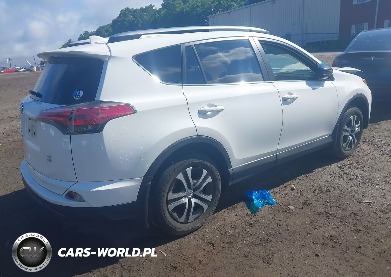 2018 Toyota Rav4 Le VIN:JTMBFREV5JJ746164 - 4