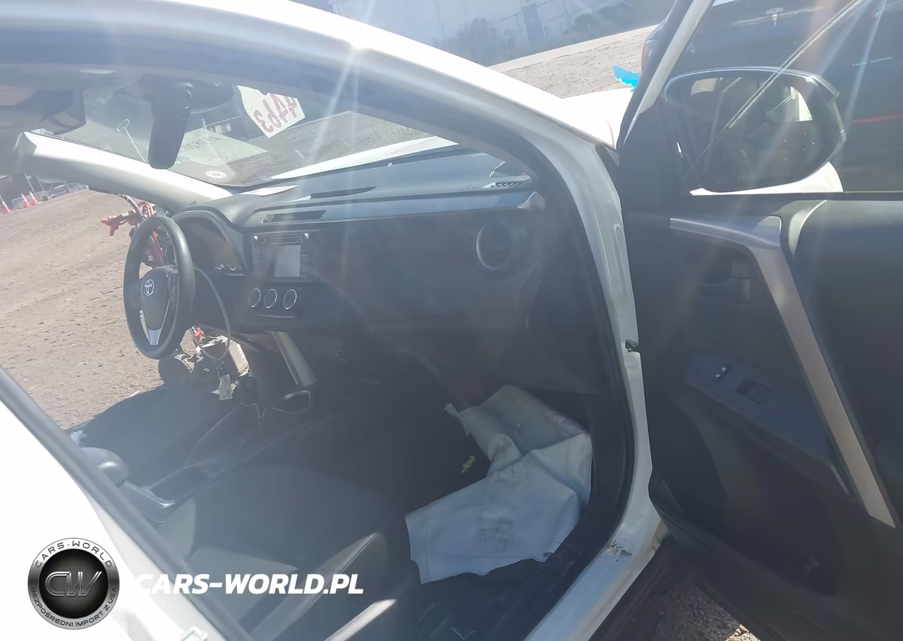 2018 Toyota Rav4 Le VIN:JTMBFREV5JJ746164 - 5