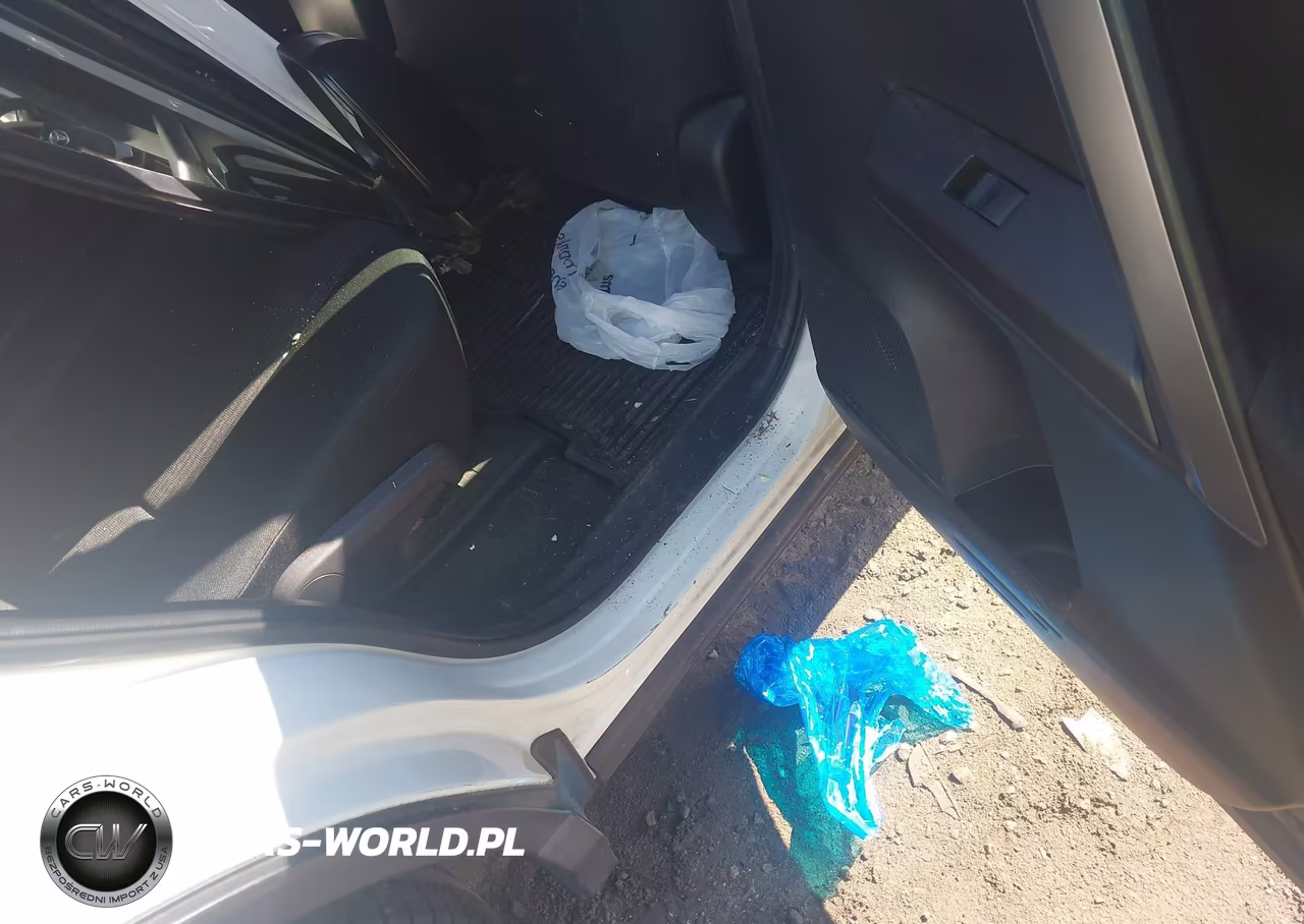 2018 Toyota Rav4 Le VIN:JTMBFREV5JJ746164 - 8