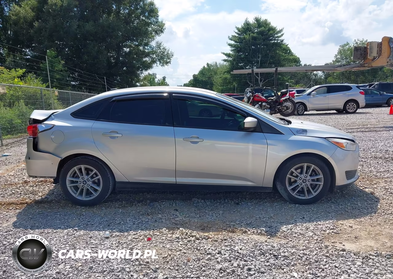 2018 Ford Focus Se VIN:1FADP3FE2JL265137 - 13