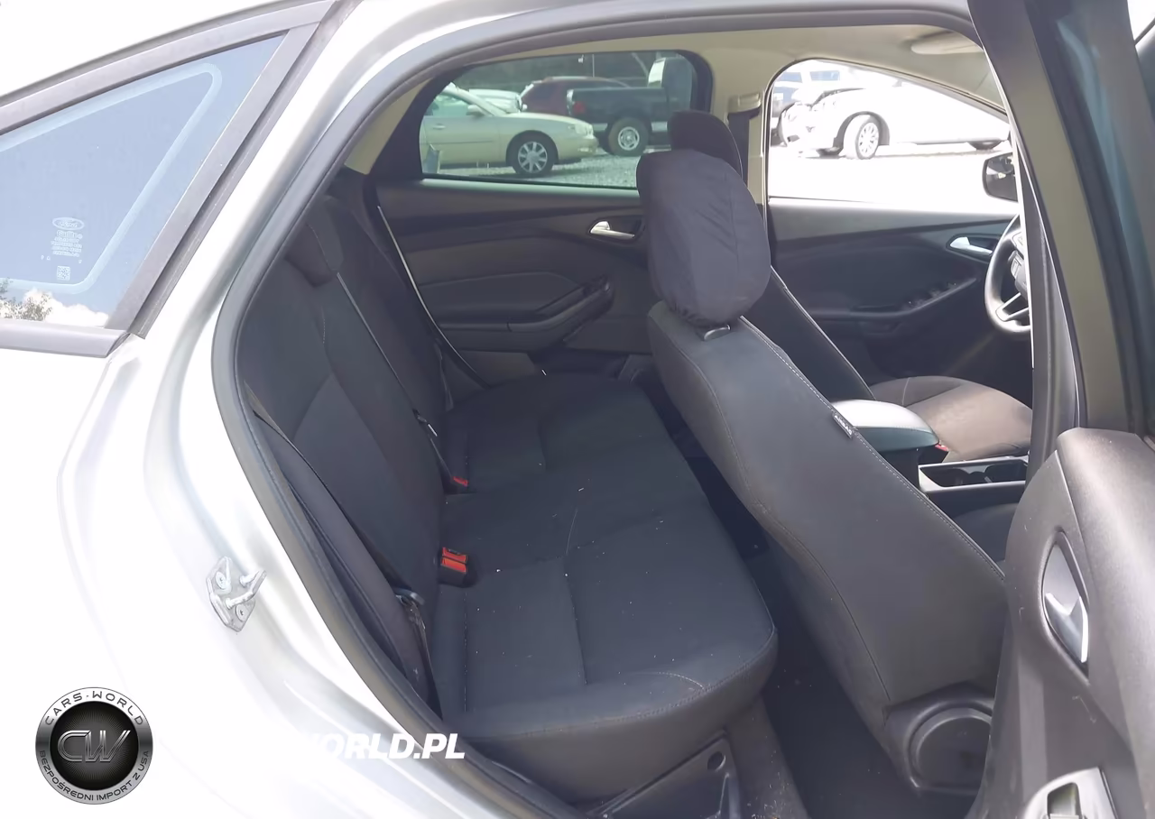 2018 Ford Focus Se VIN:1FADP3FE2JL265137 - 8
