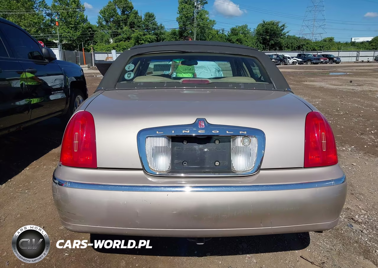 1998 Lincoln Town Car Signature VIN:1LNFM82WXWY655996 - 16