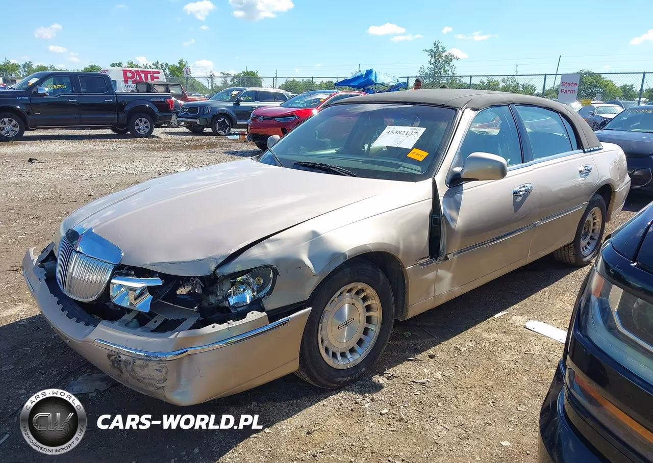 1998 Lincoln Town Car Signature VIN:1LNFM82WXWY655996 - 2