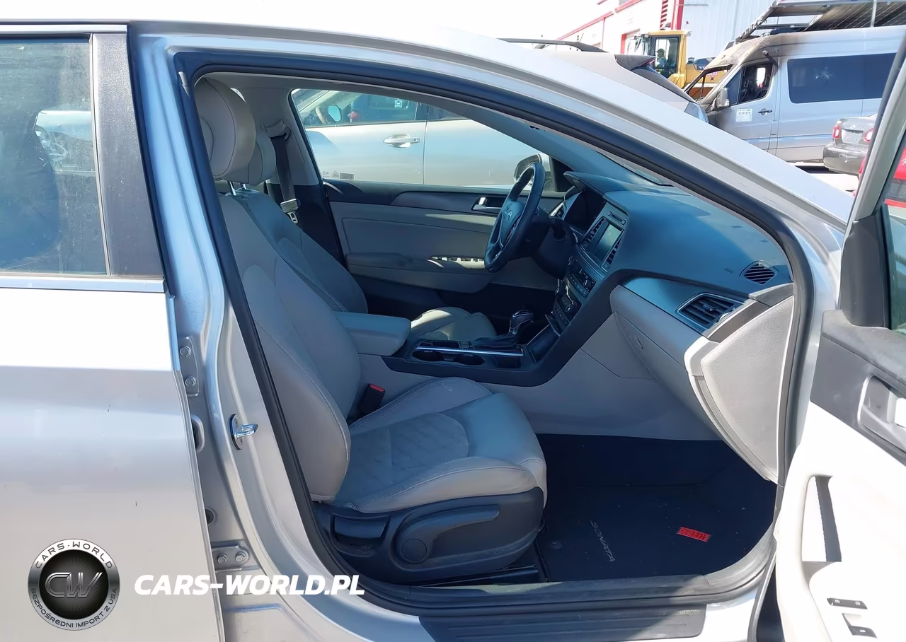 2017 Hyundai Sonata Sport VIN:5NPE34AF7HH483590 - 5