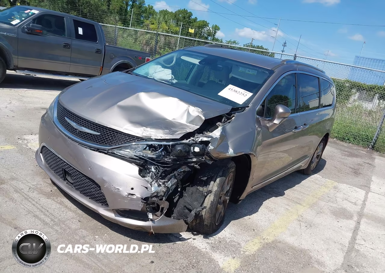 2017 Chrysler Pacifica Touring-L Plus VIN:2C4RC1EG3HR565046 - 2