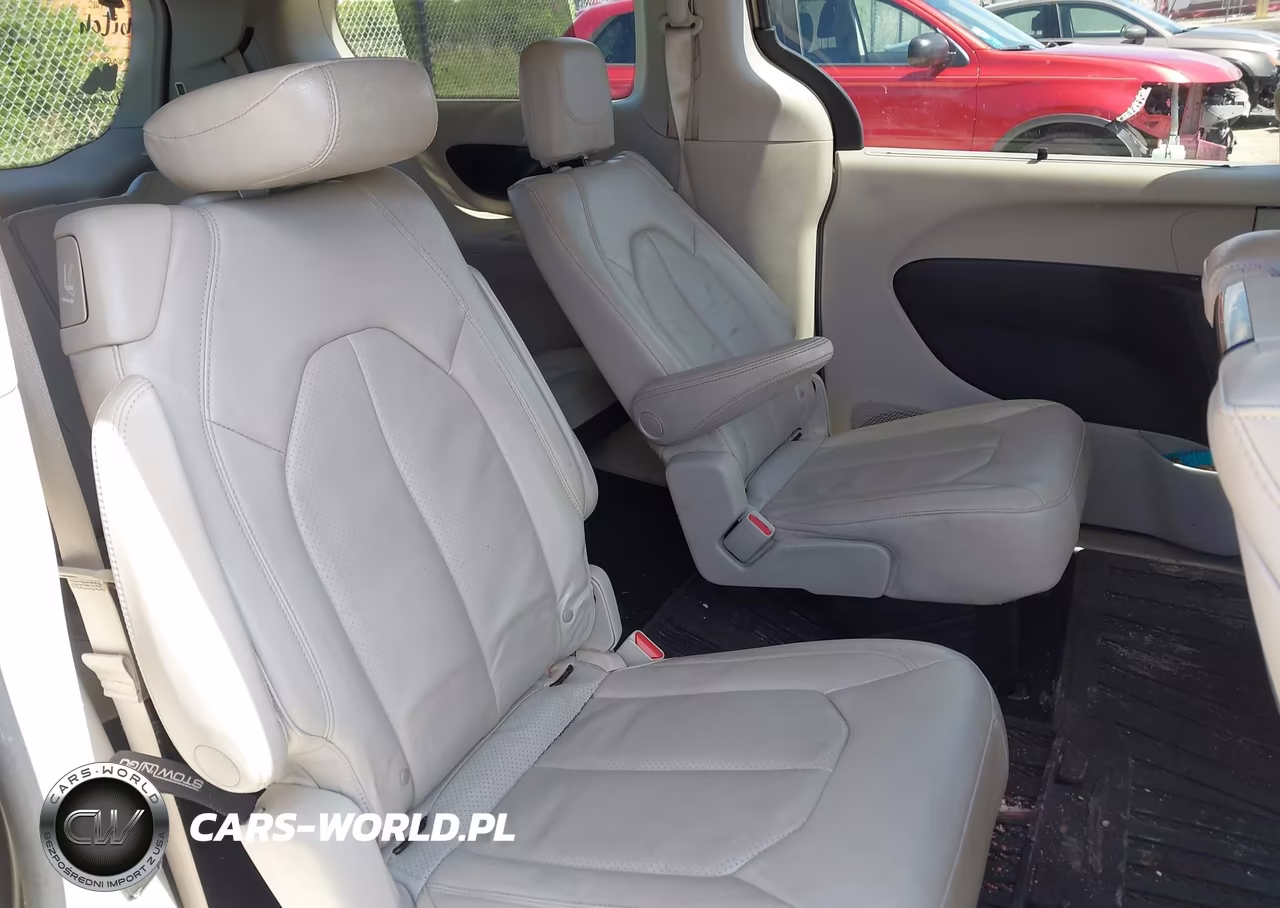 2017 Chrysler Pacifica Touring-L Plus VIN:2C4RC1EG3HR565046 - 8