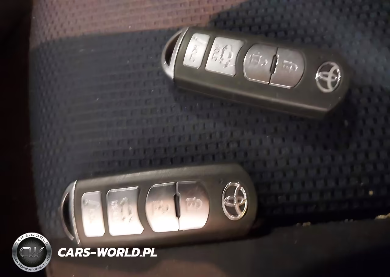 2019 Toyota Yaris Le VIN:3MYDLBYV3KY513550 - 11
