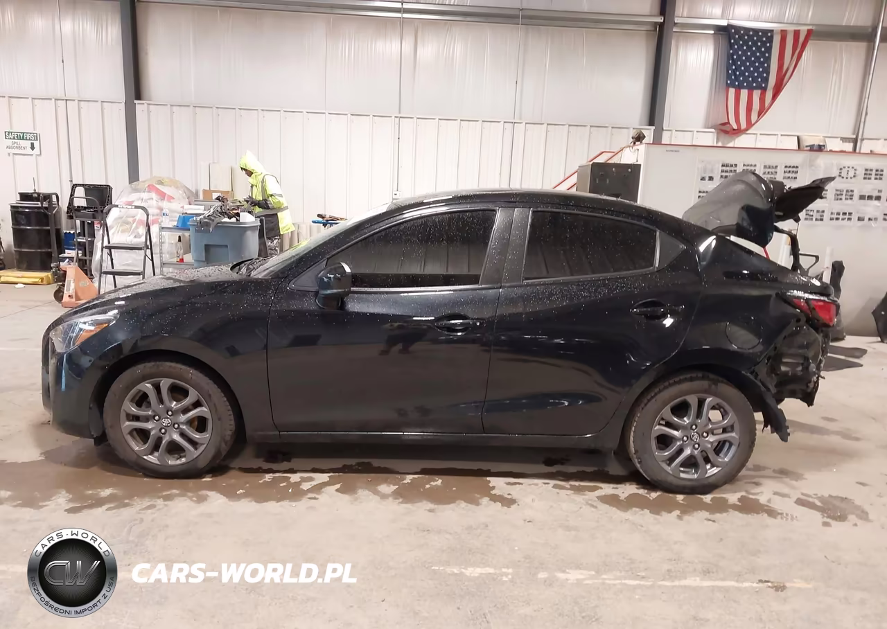 2019 Toyota Yaris Le VIN:3MYDLBYV3KY513550 - 14