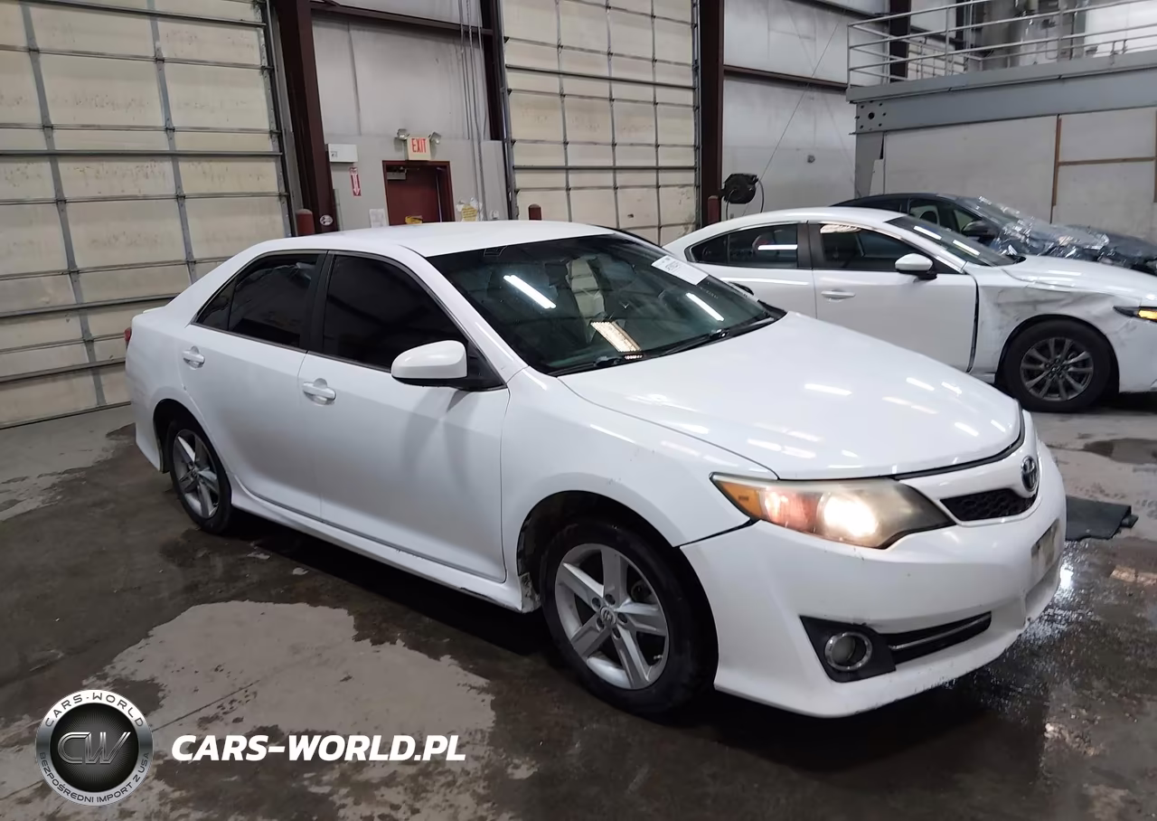 2012 Toyota Camry Se – zdjęcie 1 z 17