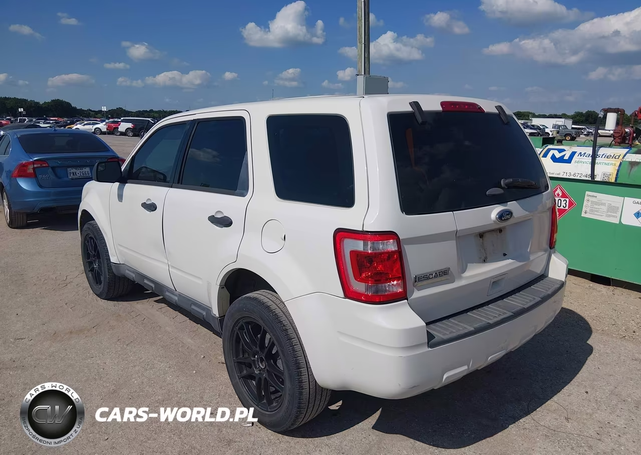 2012 Ford Escape Xls VIN:1FMCU0C7XCKB27031 - 3