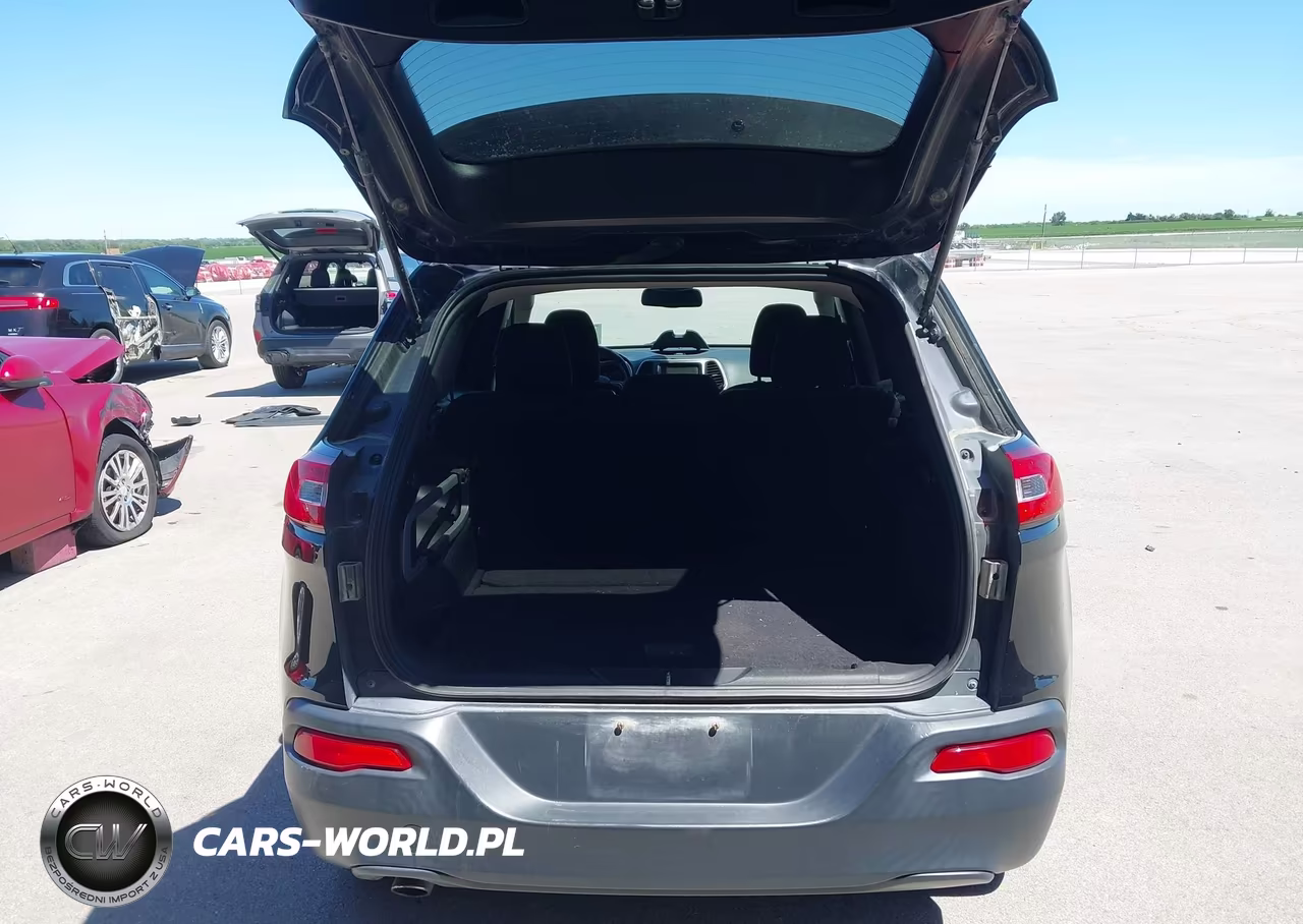 2015 Jeep Cherokee Latitude VIN:1C4PJMCB1FW649327 - 18