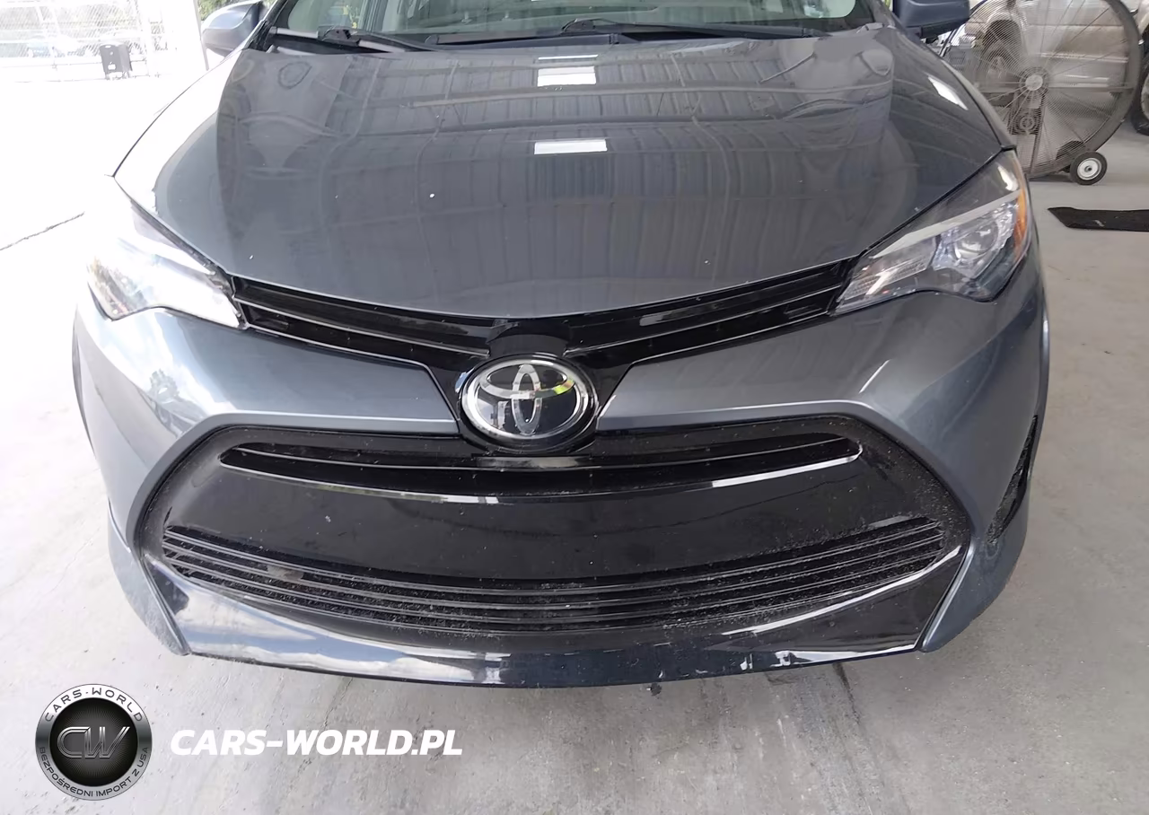 2018 Toyota Corolla Le VIN:5YFBURHE5JP792252 - 12