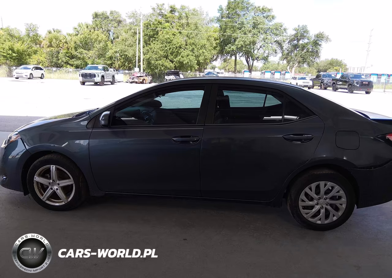 2018 Toyota Corolla Le VIN:5YFBURHE5JP792252 - 14
