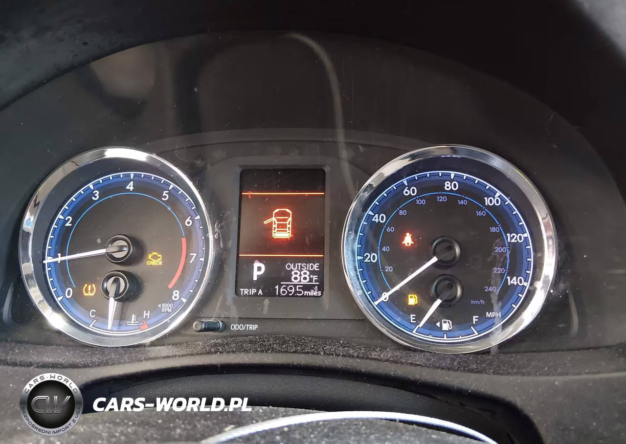 2018 Toyota Corolla Le VIN:5YFBURHE5JP792252 - 7