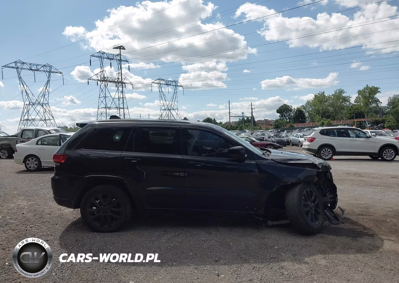 2018 Jeep Grand Cherokee Altitude 4X4 VIN:1C4RJFAG3JC357451 - 13