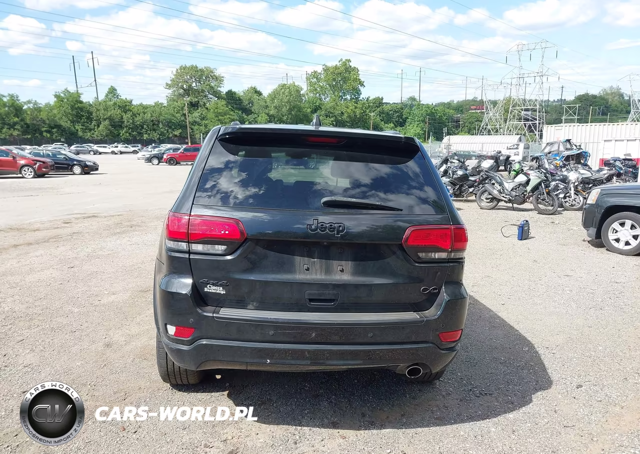 2018 Jeep Grand Cherokee Altitude 4X4 VIN:1C4RJFAG3JC357451 - 16