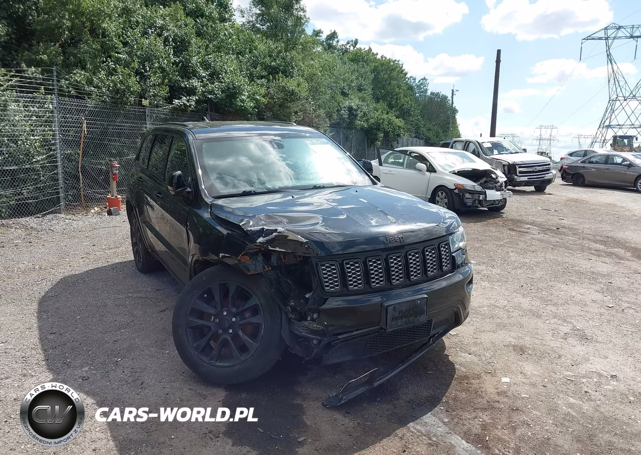 2018 Jeep Grand Cherokee Altitude 4X4 VIN:1C4RJFAG3JC357451 - 18
