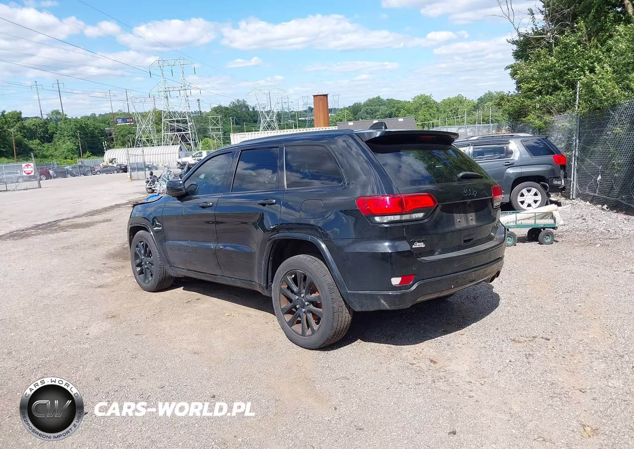 2018 Jeep Grand Cherokee Altitude 4X4 VIN:1C4RJFAG3JC357451 - 3