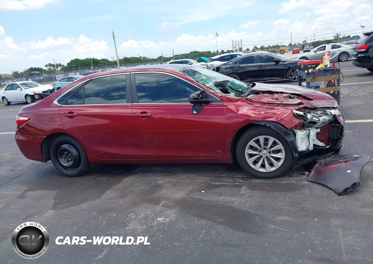 2015 Toyota Camry Le VIN:4T1BF1FK8FU988115 - 14