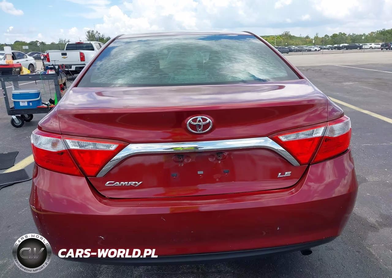 2015 Toyota Camry Le VIN:4T1BF1FK8FU988115 - 17