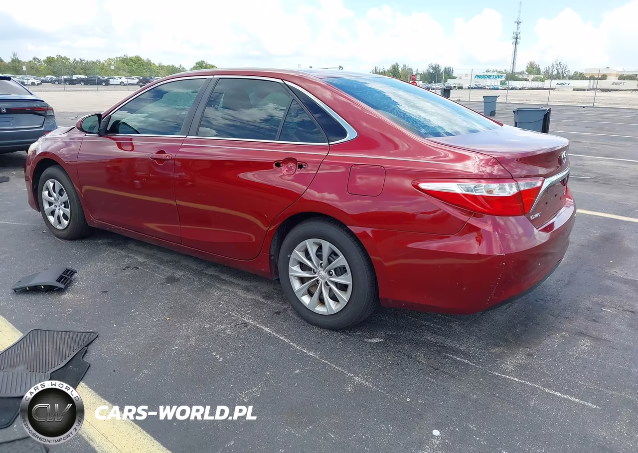 2015 Toyota Camry Le VIN:4T1BF1FK8FU988115 - 3