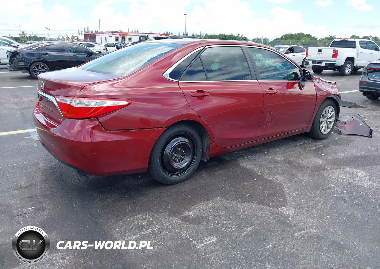 2015 Toyota Camry Le VIN:4T1BF1FK8FU988115 - 4