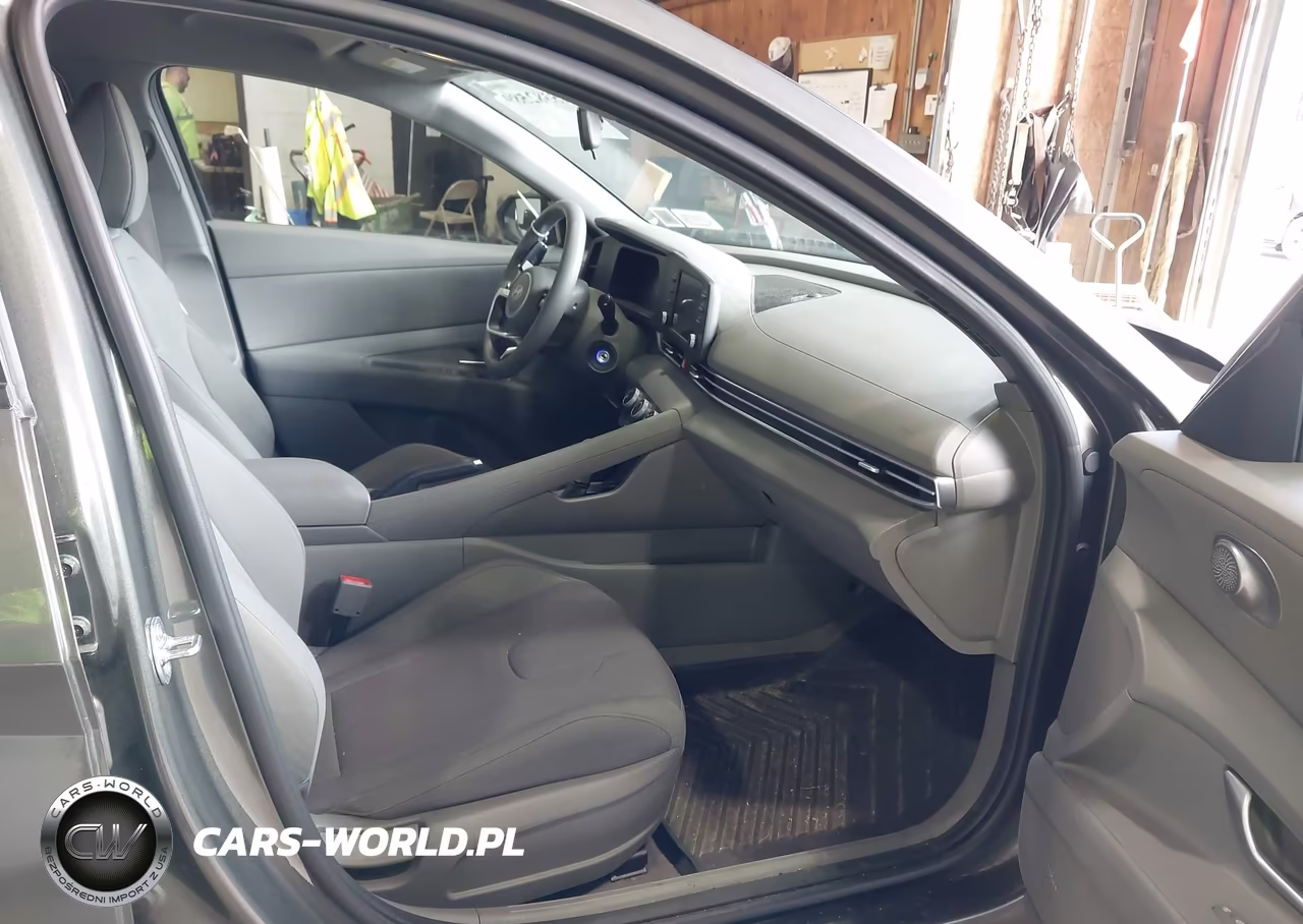 2025 Hyundai Elantra Se VIN:KMHLL4DG8SU951864 - 5