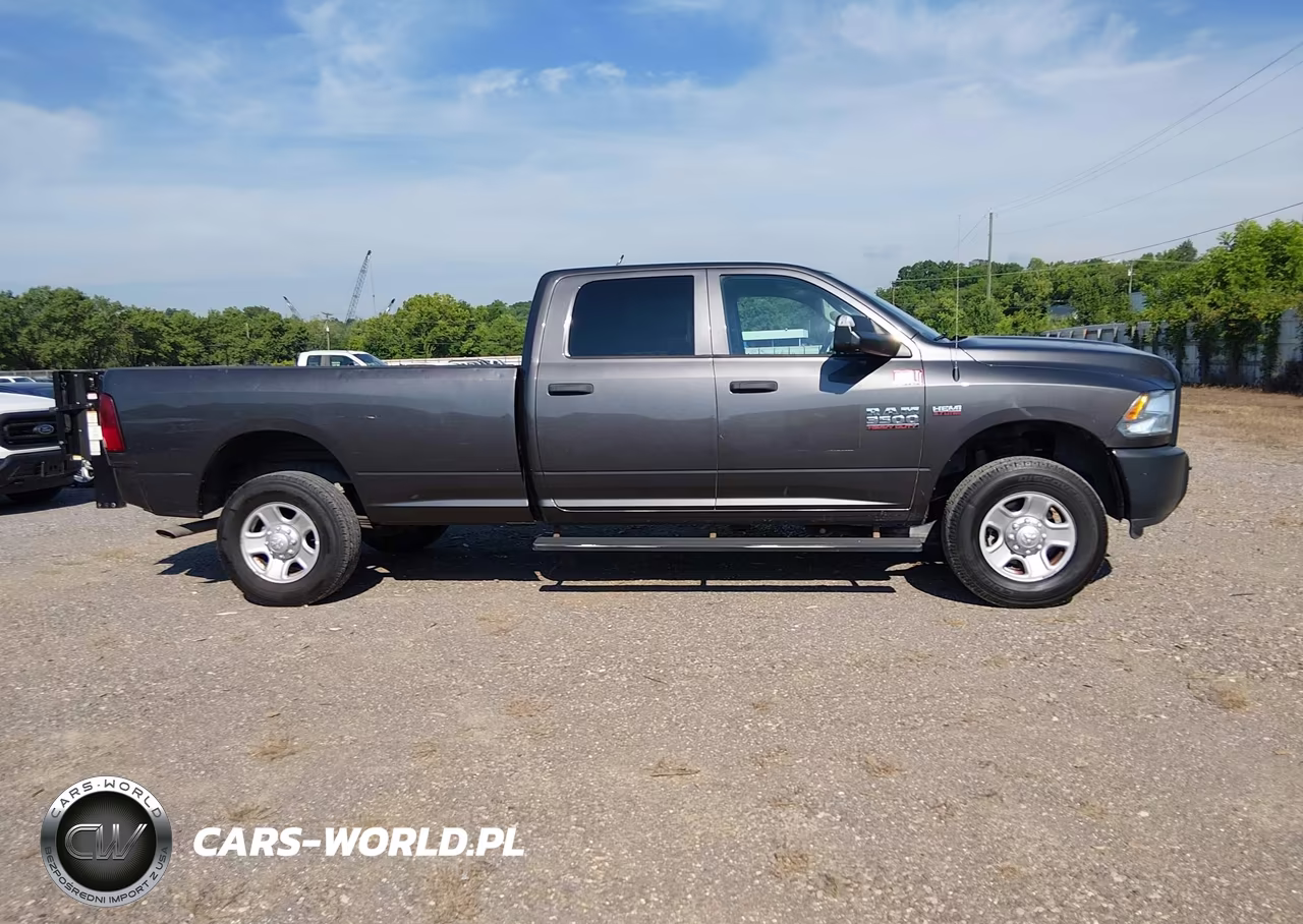 2018 Ram 3500 Tradesman 4X4 8' Box VIN:3C63R3GT9JG304842 - 18