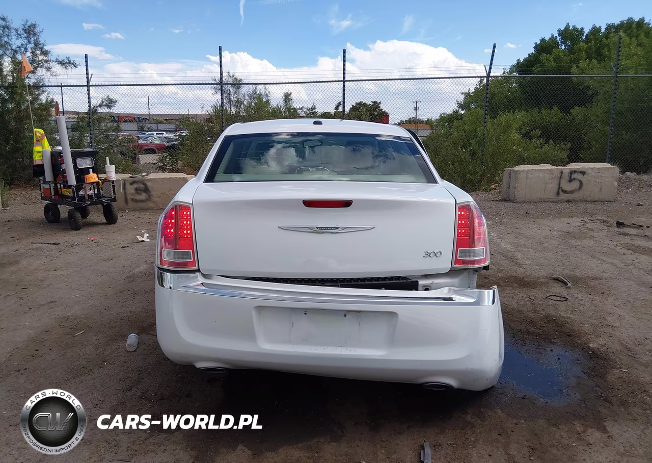 2014 Chrysler 300 VIN:2C3CCAAG1EH378972 - 17